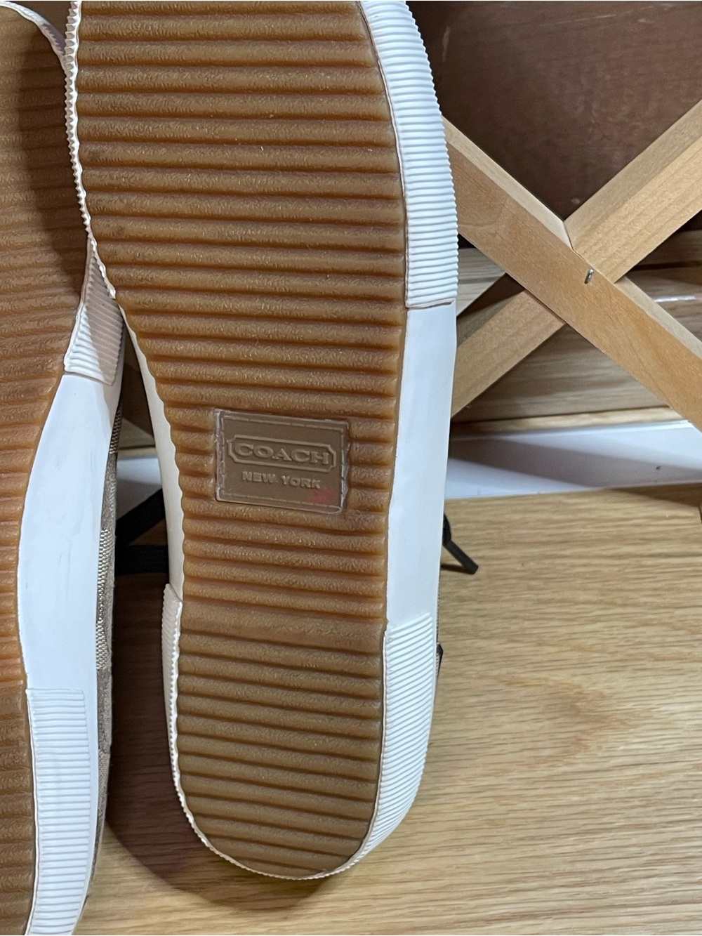 Authentic Coach New York A3851 “ Kalyn “ Sz 9B /Classic Canvas low- top Sneaker - Picture 5 of 16